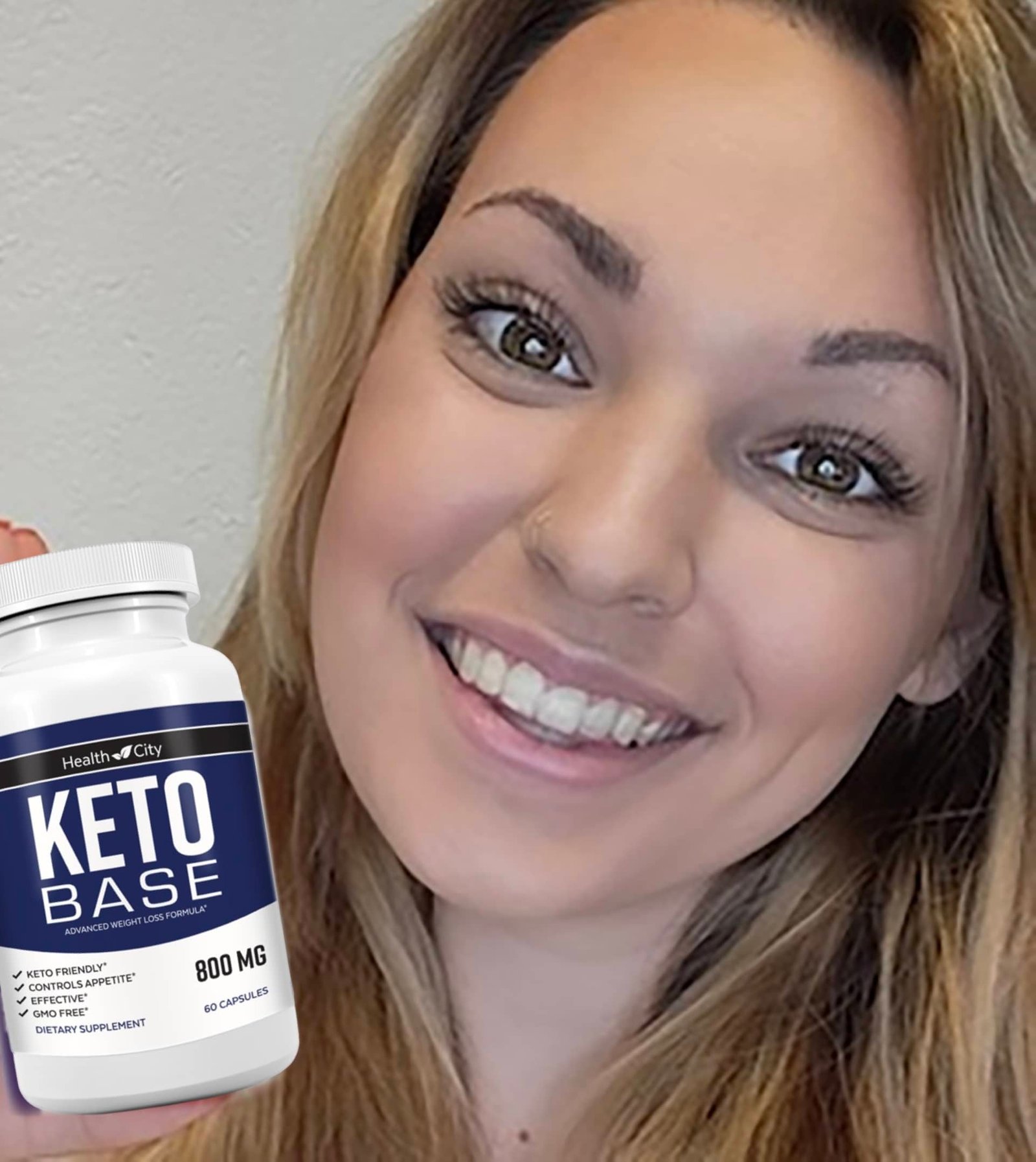 Mulher sorrindo com Keto Base